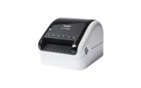 Impresora de etiquetas Brother QL-1110NWBC con WiFi y corte automático para etiquetas de hasta 103mm, ideal para logística y oficina