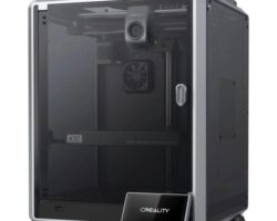 Impresora 3D Creality K1C cerrada con cámara IA y estructura metálica